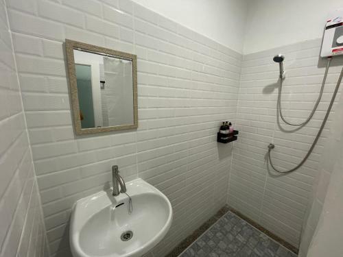 Villa Minimal House Phichit