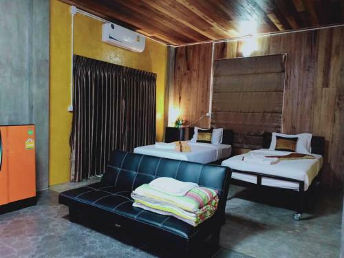 Hostal Baan 9'nan Guest Home In Nan City.