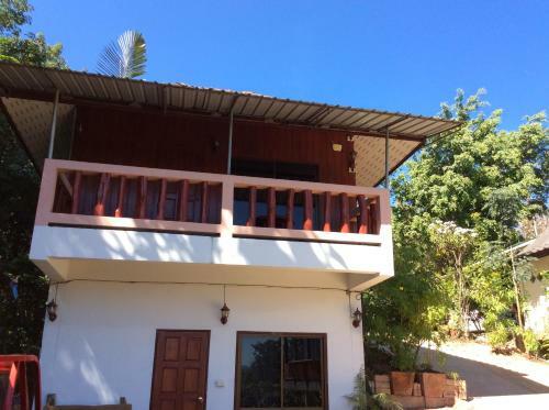 Settee Homestay