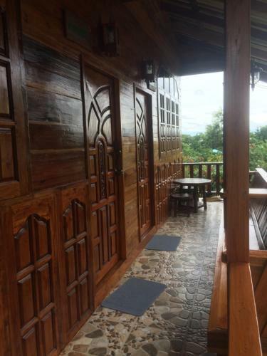 Settee Homestay