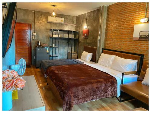 Hostal The One House