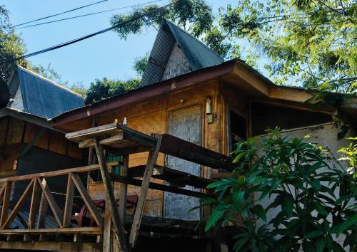 Golden Hut -chill Bungalows In Town??????????