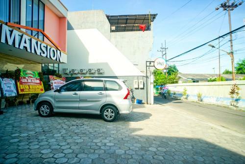 Sans Hotel Box Mansion Surabaya