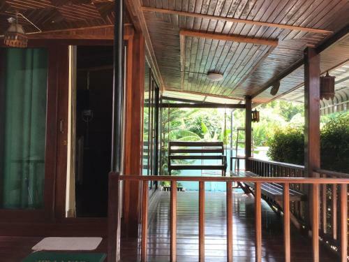 Hostal Ruen Orathai Resort
