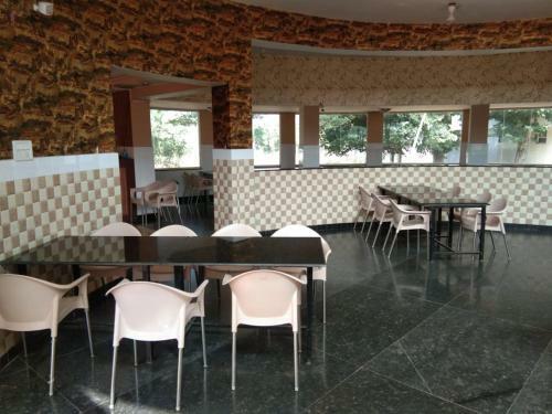 Hotel Mayura Pavithra Yediyur