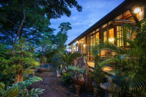 Villa Cattani's Riverside Home