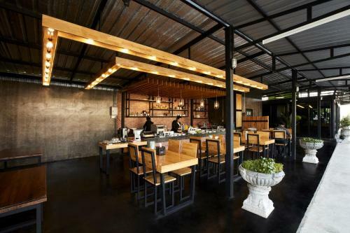 Hotel The Sun Resort Ratchaburi