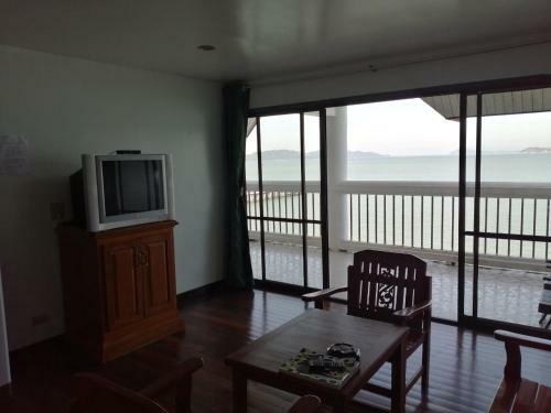 Hotel Jansom Beach Resort