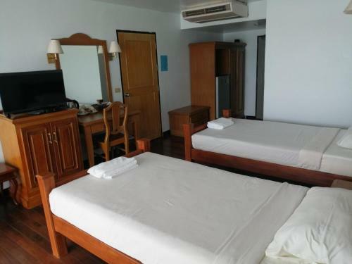 Hotel Jansom Beach Resort