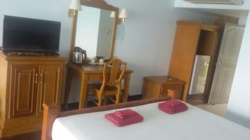 Hotel Jansom Beach Resort