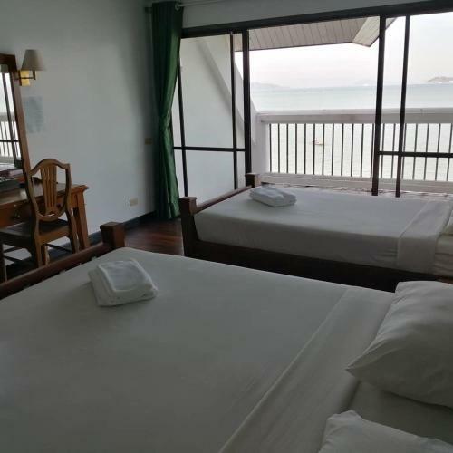 Hotel Jansom Beach Resort