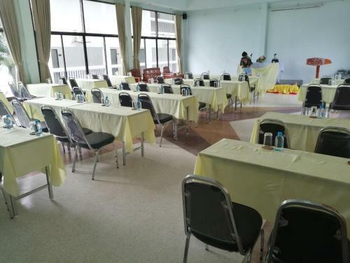 Hotel Jansom Beach Resort