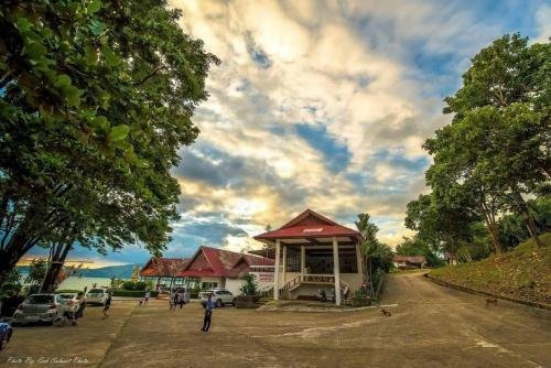 Hotel Jansom Beach Resort