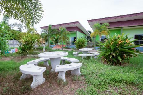 Hotel Vaccinated Staff Oyo 1044 Vassana Resort