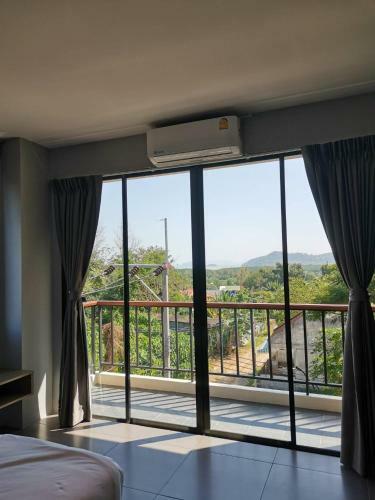 Yamin Seaview Hotel