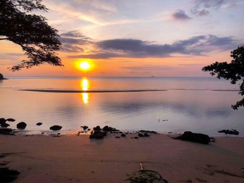 Koh Sirey Beachfront Pool Villa