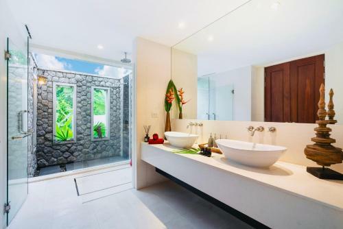 D-lux 4 Bed Sea View Villa With Private Beach