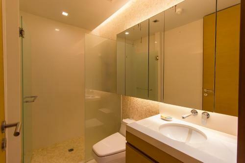 Pearl Of Naithon - Beachfront Apartments