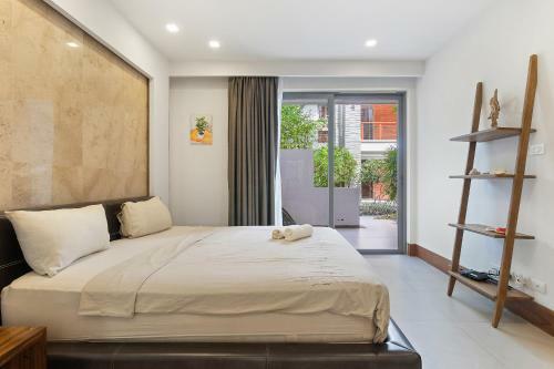 Pearl Of Naithon - Beachfront Apartments