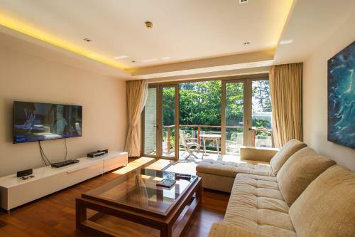 Pearl Of Naithon - Beachfront Apartments