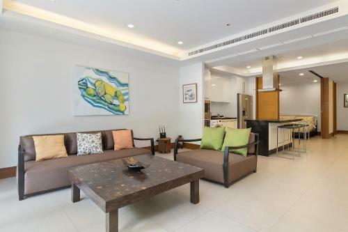 Pearl Of Naithon - Beachfront Apartments
