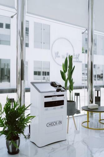 Thewhitehotel By Charoensri - Sha Extra Plus
