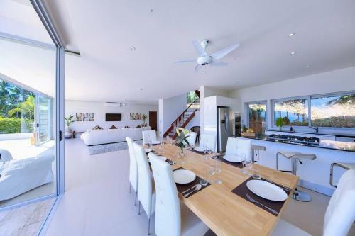 3 Bedroom Luxury Sea View Villa Zoe