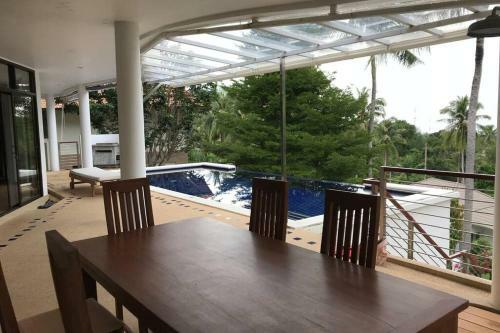 3 Bedroom Sea View Villa Santi