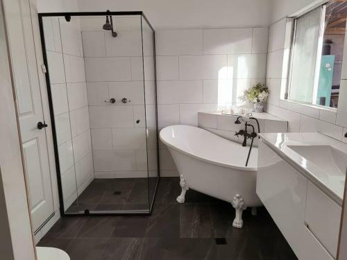 Touch Of Luxury In Works,payment Onsite Or Call Ahead