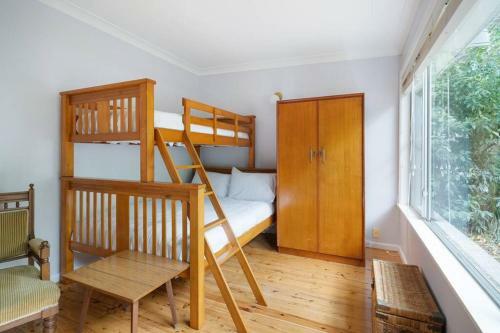 Retro Beach Shack Semi Detached, 2 Min Walk To Beach-lilly Pilly