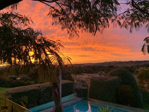 Bed & Breakfast Camelot Country Stay In Orange