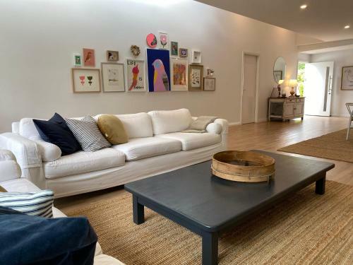 Stylish Comfort & Centrally Located!
