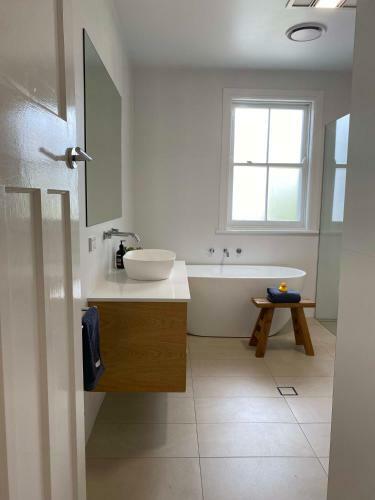Stylish Comfort & Centrally Located!
