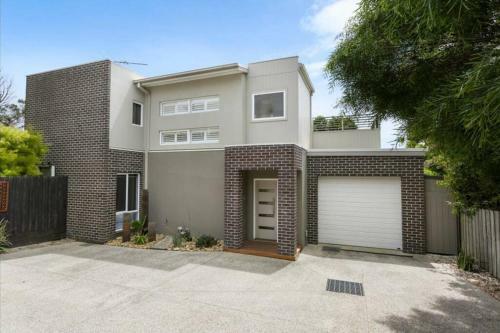 Calypso Retreat - Modern Townhouse - Ocean Views