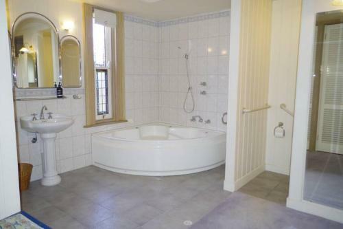 Charlottes Cottage