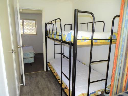 Moonta Bay Cabins - Cabin 8