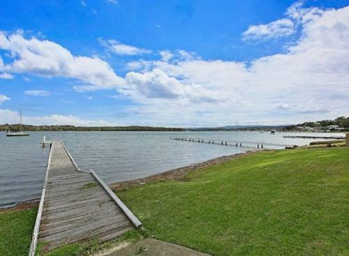 Luxurious Waterfront With Jetty And Boatshed