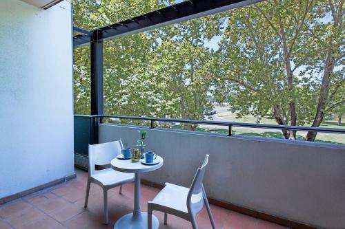 Apartamento A Spacious & Airy 2br Apt, Top Location, Free Parking