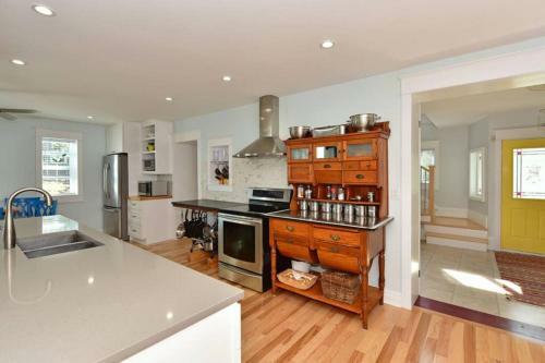Cheerful 7bedroom Waterfront Villa Fully Furnished