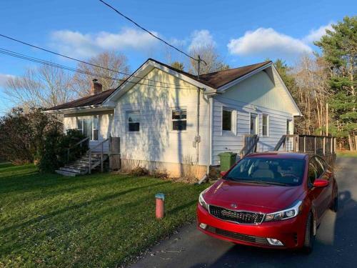 Beautiful Bright Bungalow With Fireplace Near Lake