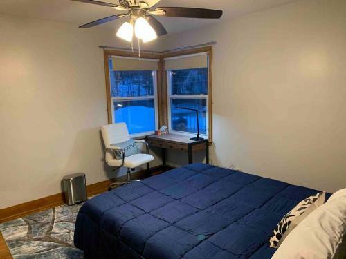 Beautiful Bright Bungalow With Fireplace Near Lake