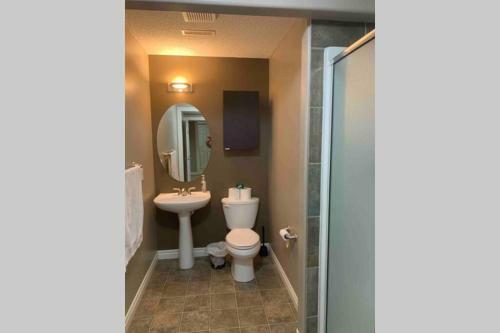 Chestermere Lake Home, 20 Min From Yyc Airport.
