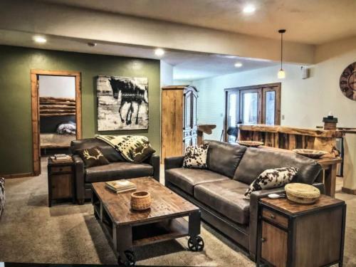 Copper Hideaway - Large Exquisite Cabin In The Rocky Mountains! Cabin