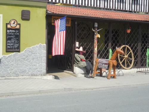 Hostal Ubytov�n� Ron?perk Pob??ovice