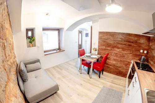 Pilsen Apartment