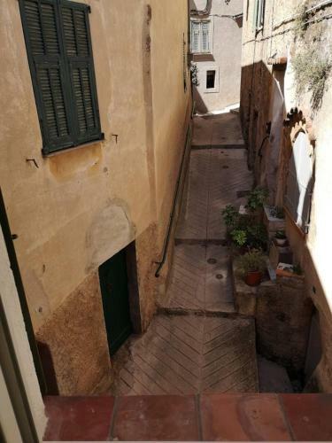 Maison De Village