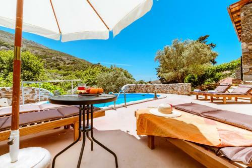 Villa Ellafos Traditional Living