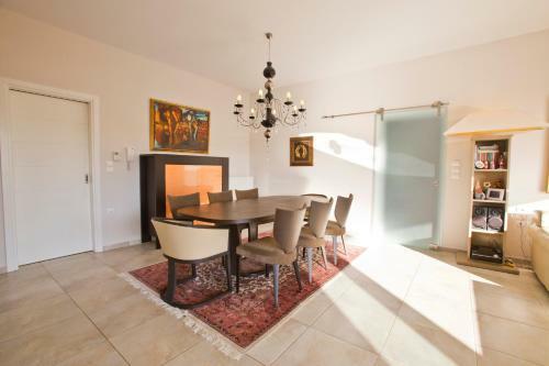 Luxury Villa Loutraki With Private Heated Pool