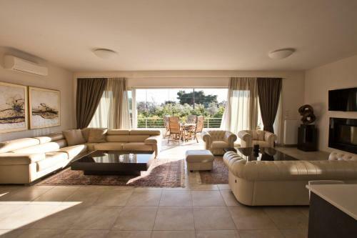 Luxury Villa Loutraki With Private Heated Pool