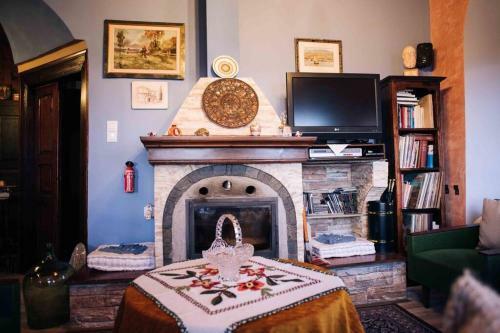 Makrinitsa Historical-traditional Renovated House